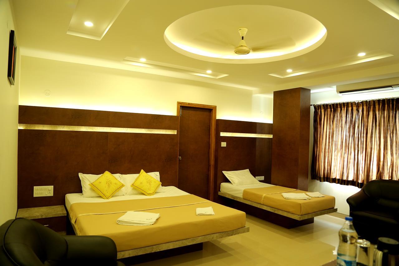 Отель Samarth Residency Хоспет Экстерьер фото