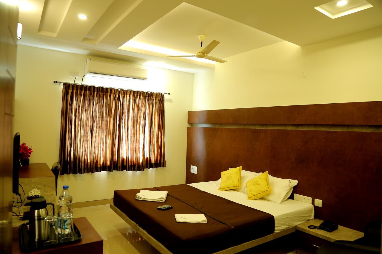 Отель Samarth Residency Хоспет Экстерьер фото