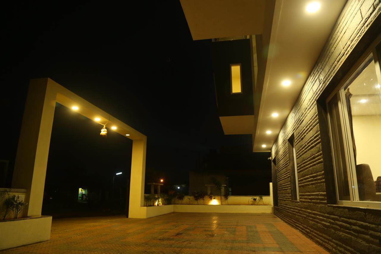 Отель Samarth Residency Хоспет Экстерьер фото