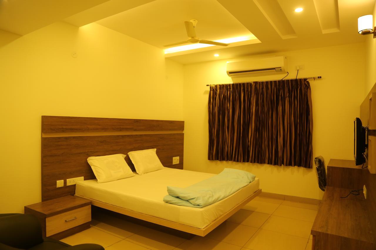 Отель Samarth Residency Хоспет Экстерьер фото